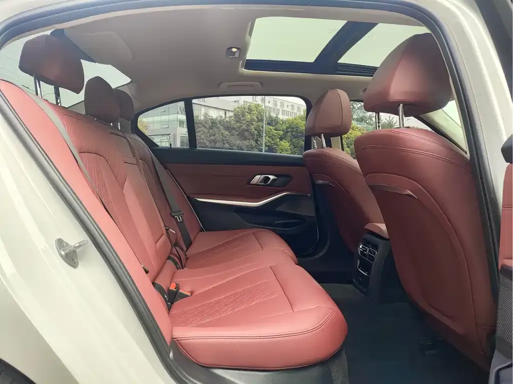BMW 3 Series 2023 из CN, фото 10