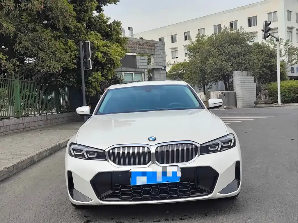 BMW 3 Series 2023 из CN, фото 2