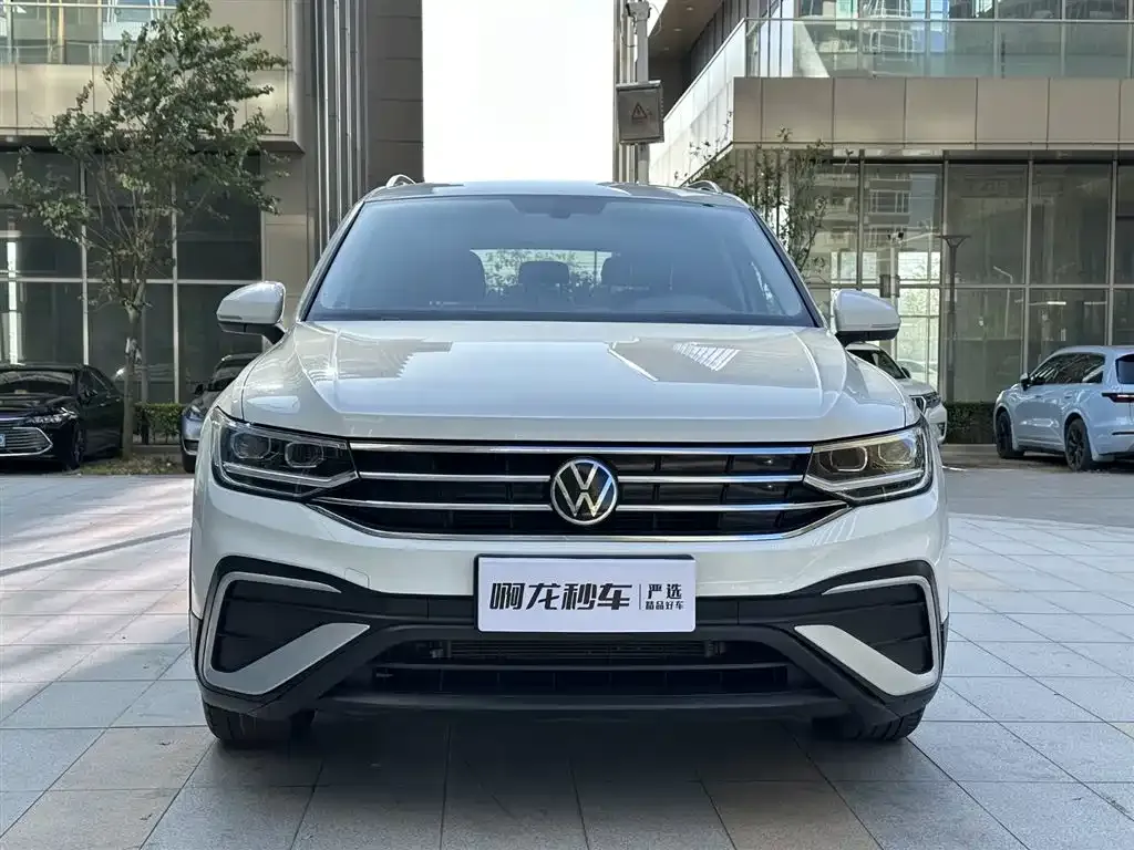 Volkswagen Tiguan L — фото 2
