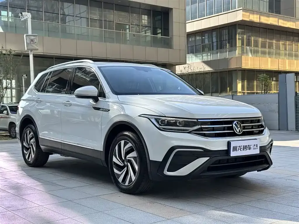 Volkswagen Tiguan L — фото 3