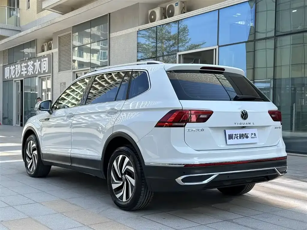 Volkswagen Tiguan L — фото 6