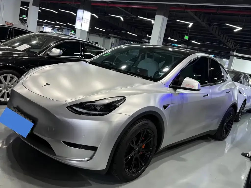 Tesla Model Y — фото 1
