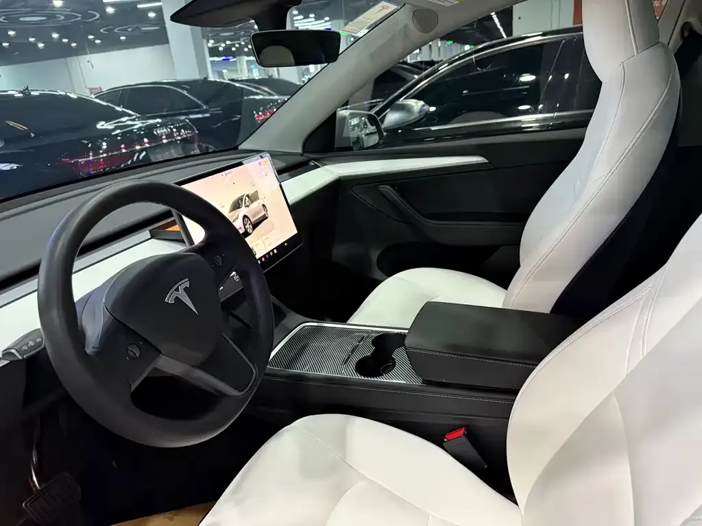 Tesla Model Y — фото 4