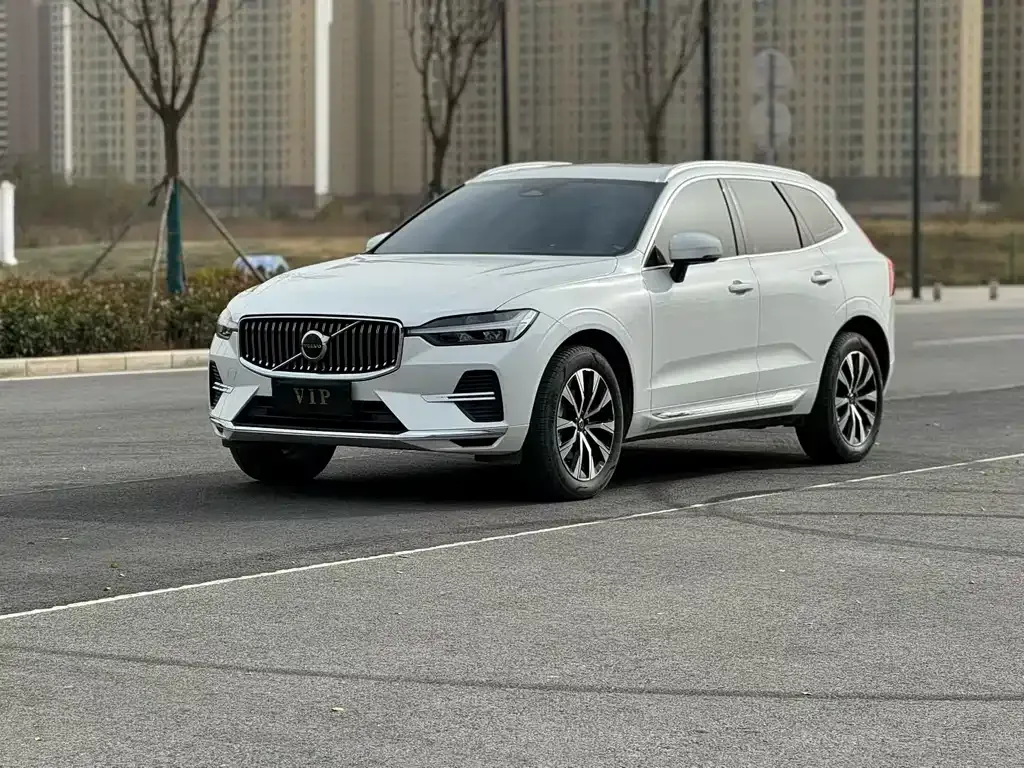 Volvo XC60 — фото 1
