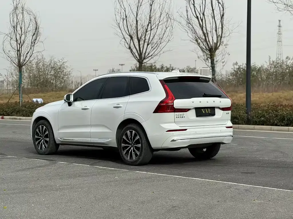 Volvo XC60 — фото 7