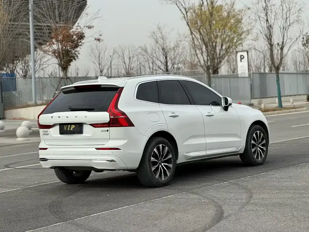 Volvo XC60 — фото 9