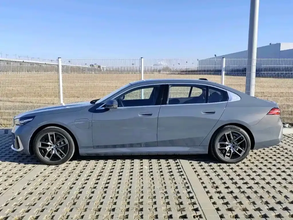 BMW i5 2025 из CN, фото 3