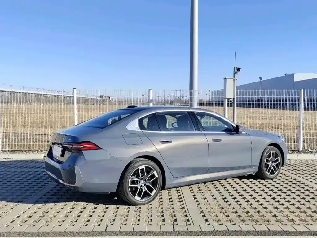 BMW i5 2025 из CN, фото 5