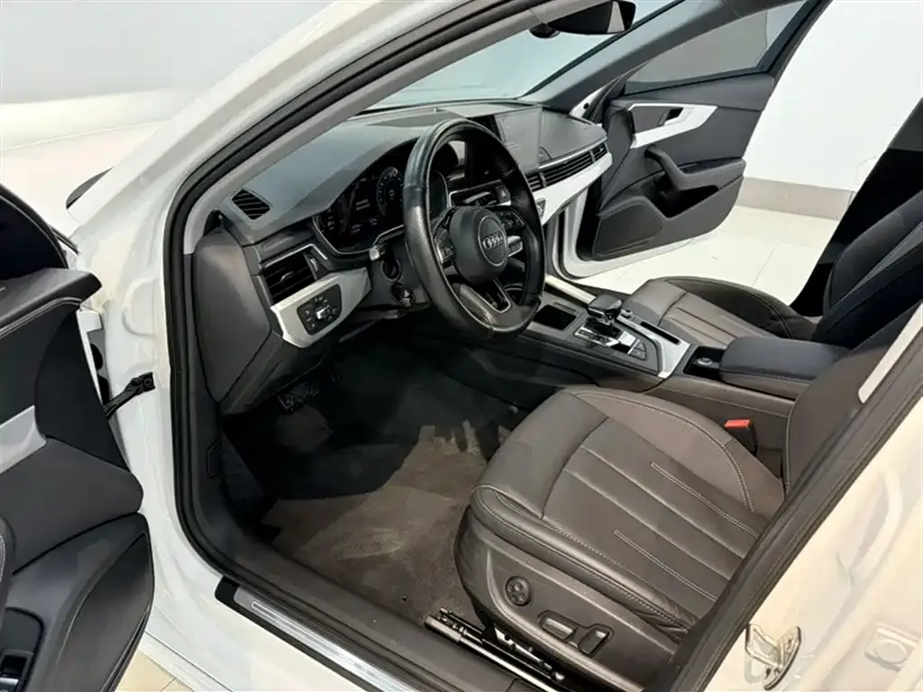 Audi A4L 2021 из CN, фото 2