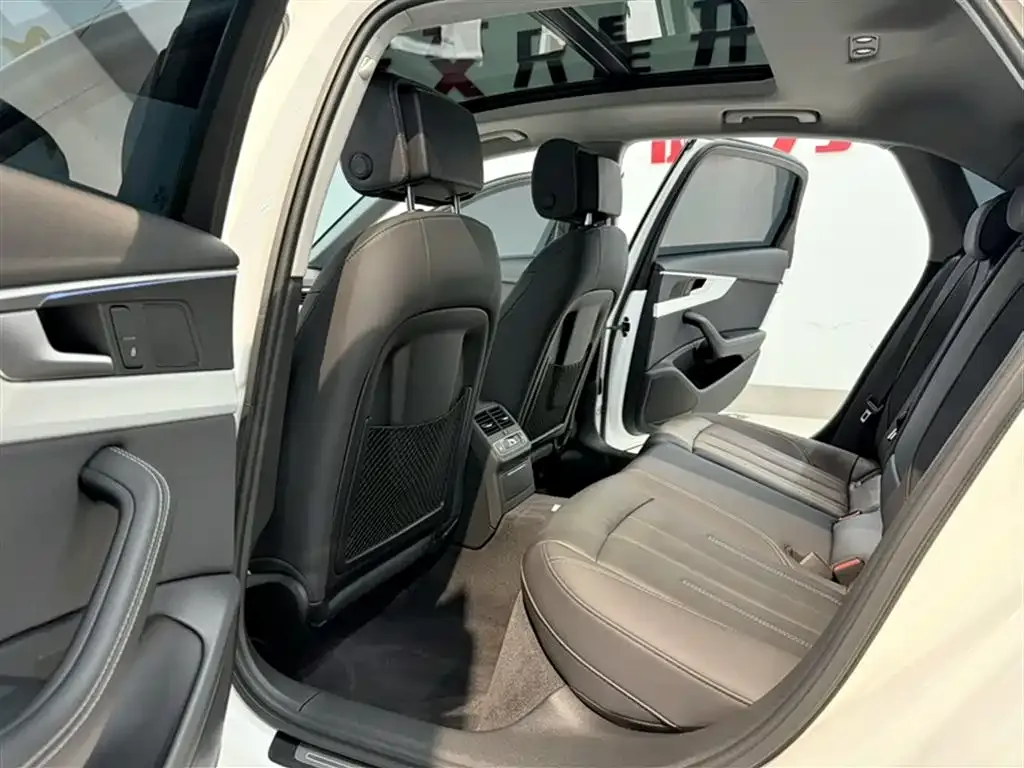 Audi A4L 2021 из CN, фото 4