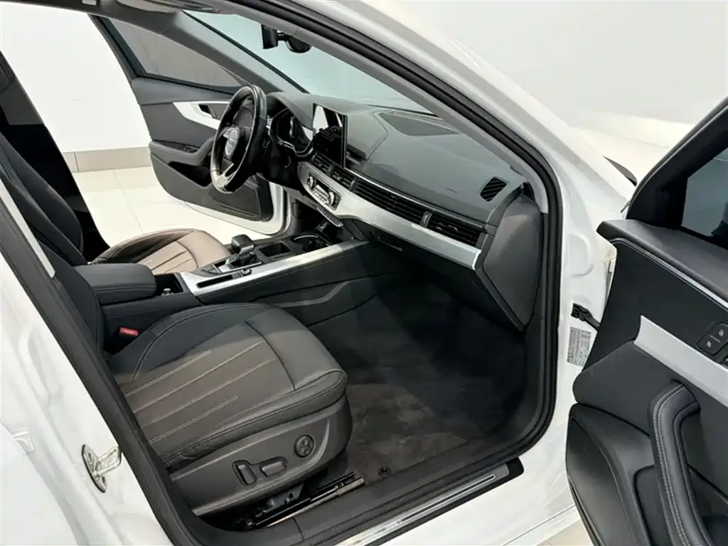 Audi A4L 2021 из CN, фото 6