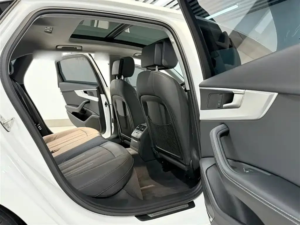 Audi A4L 2021 из CN, фото 8