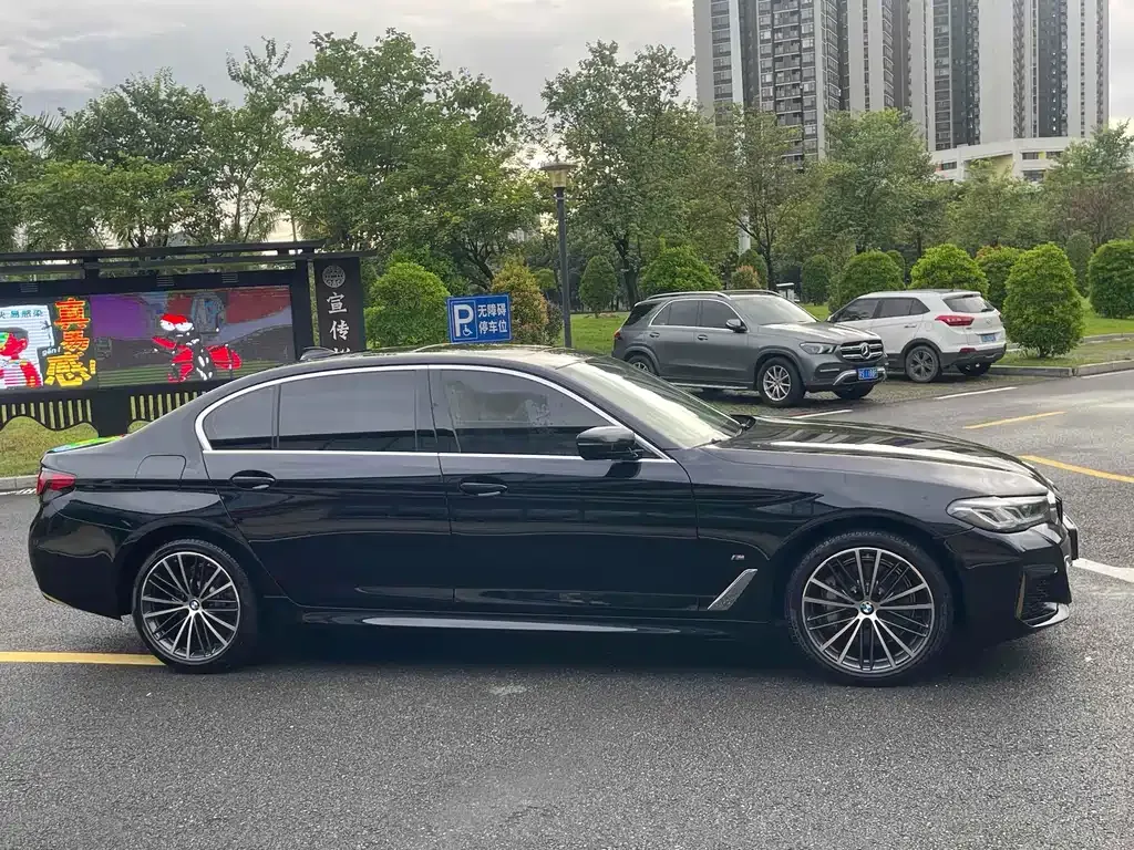 BMW 5 Series 2021 из CN, фото 10