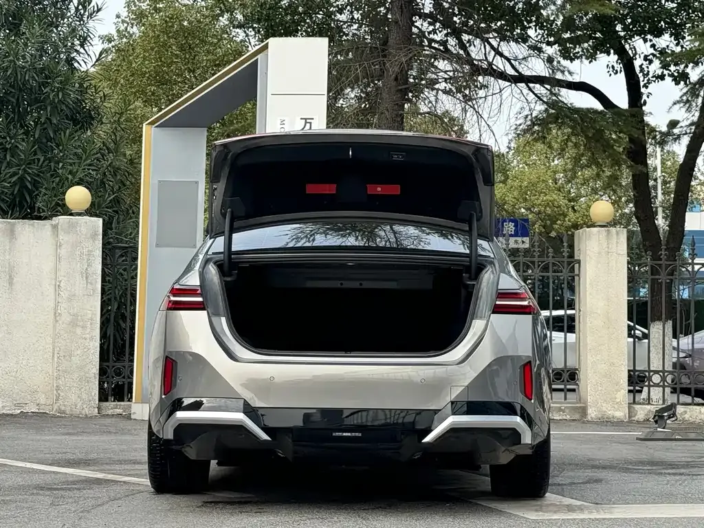 BMW i5 2024 из CN, фото 6