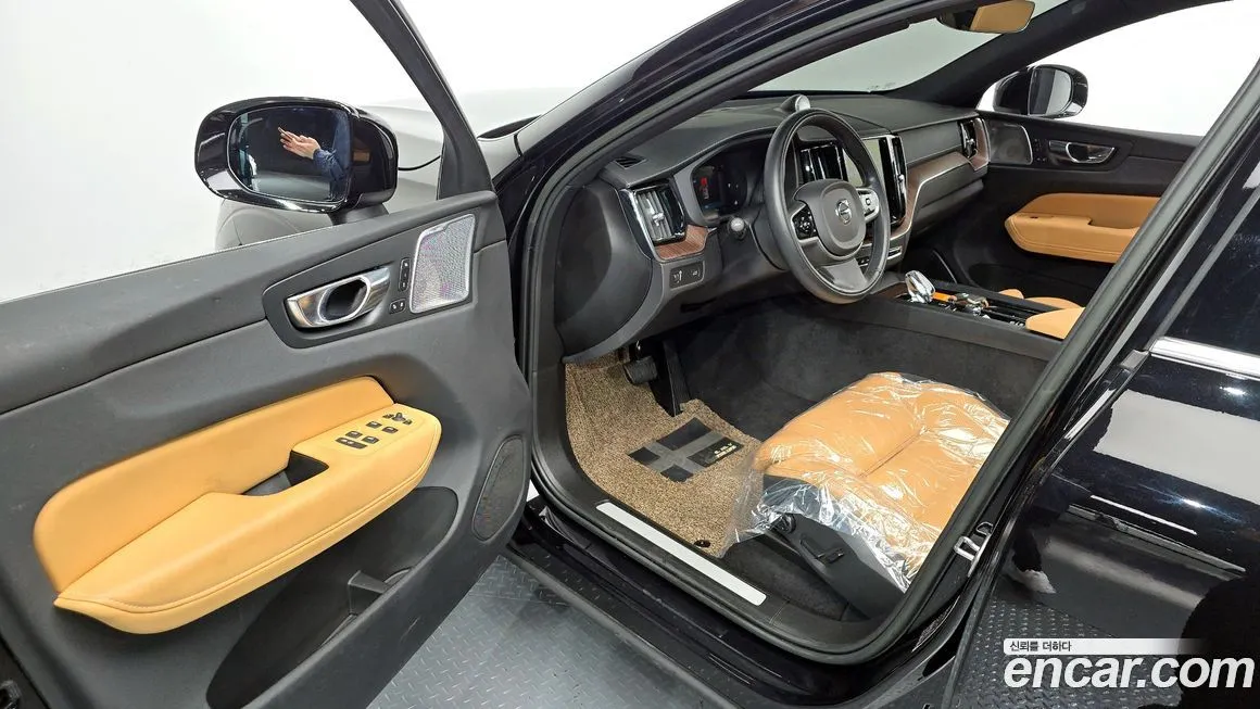 Volvo XC60 — фото 10
