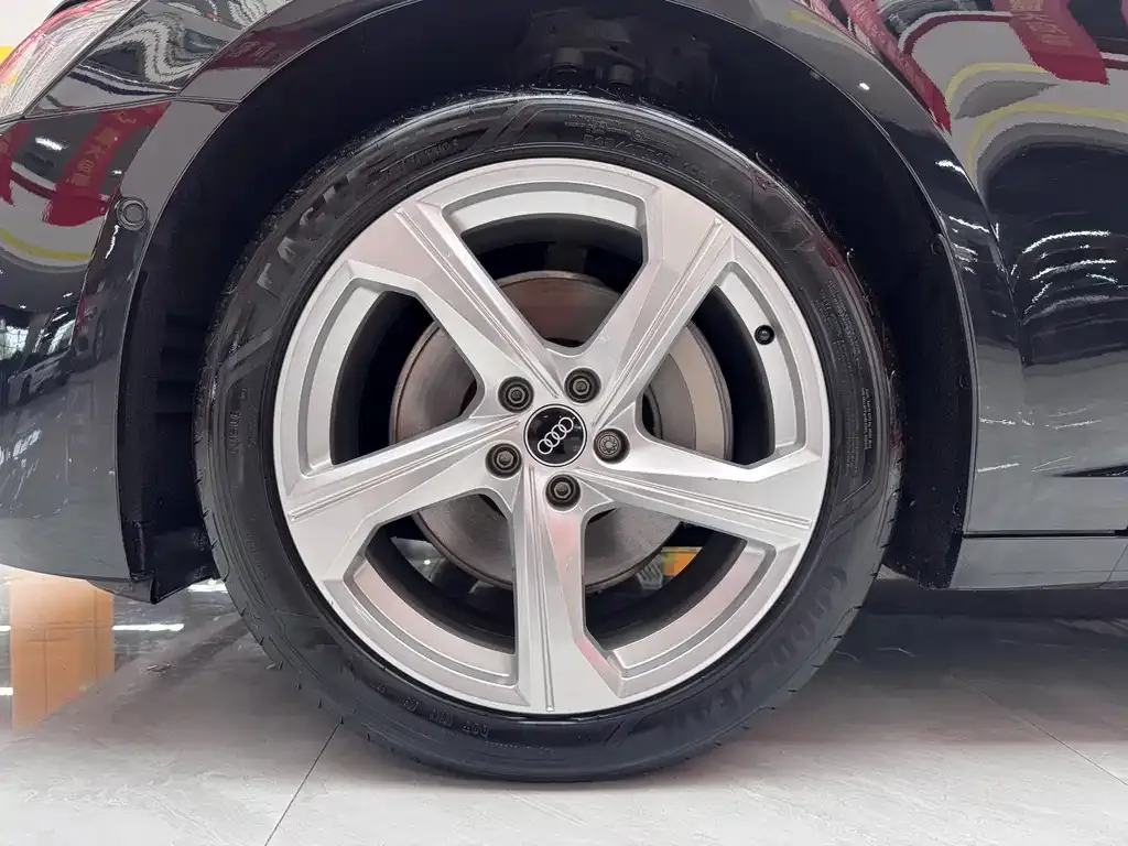 Audi A6L 2023 из CN, фото 10