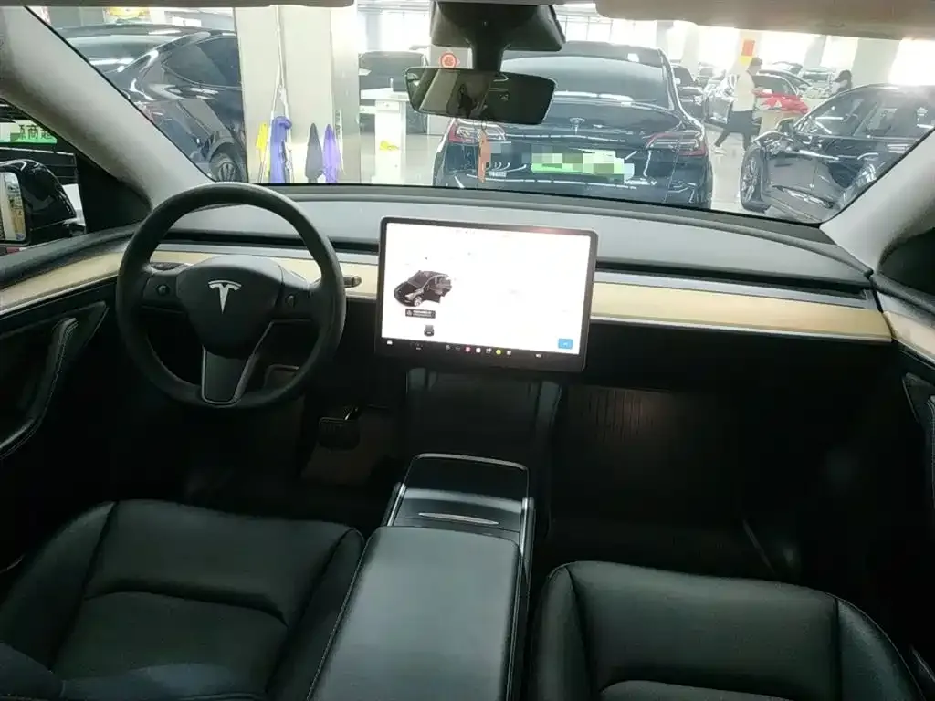 Tesla Model Y — фото 10