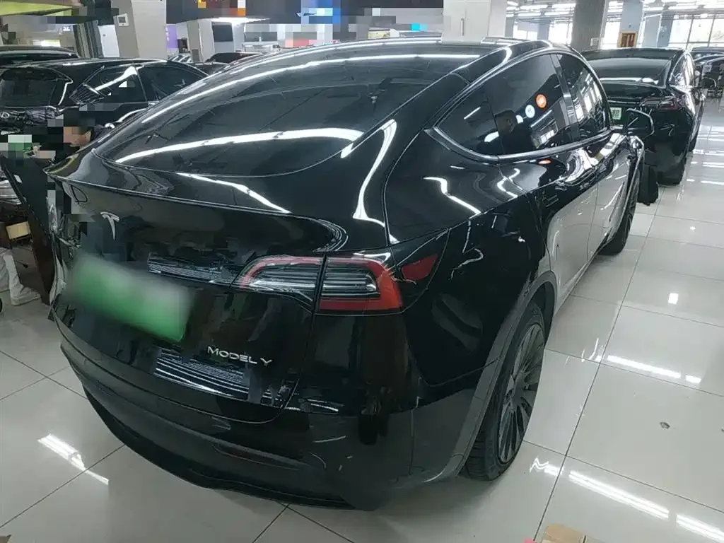 Tesla Model Y — фото 7