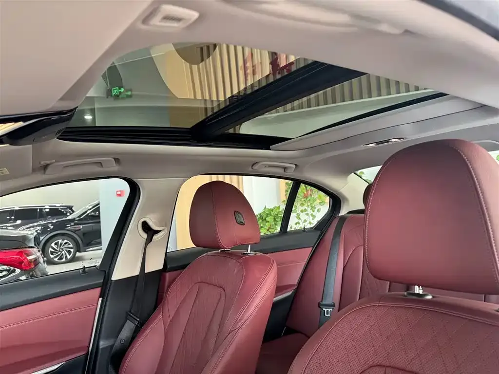 BMW 3 Series 2024 из CN, фото 6