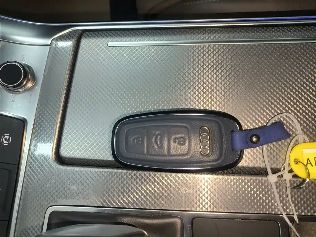 Audi A7L 2023 из CN, фото 9