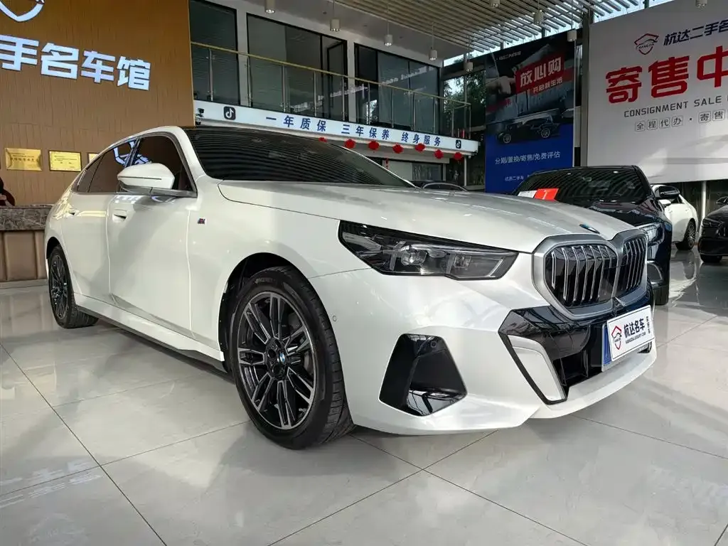 BMW 5 Series 2024 из CN, фото 3