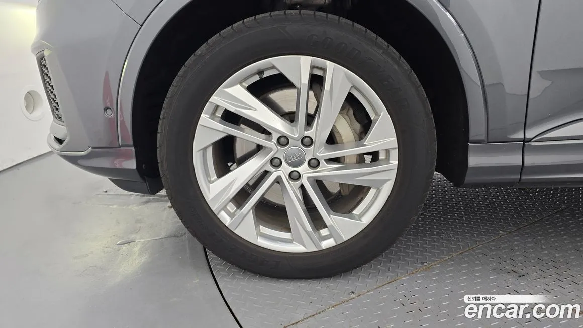 Audi Q7 2021 из KR, фото 5