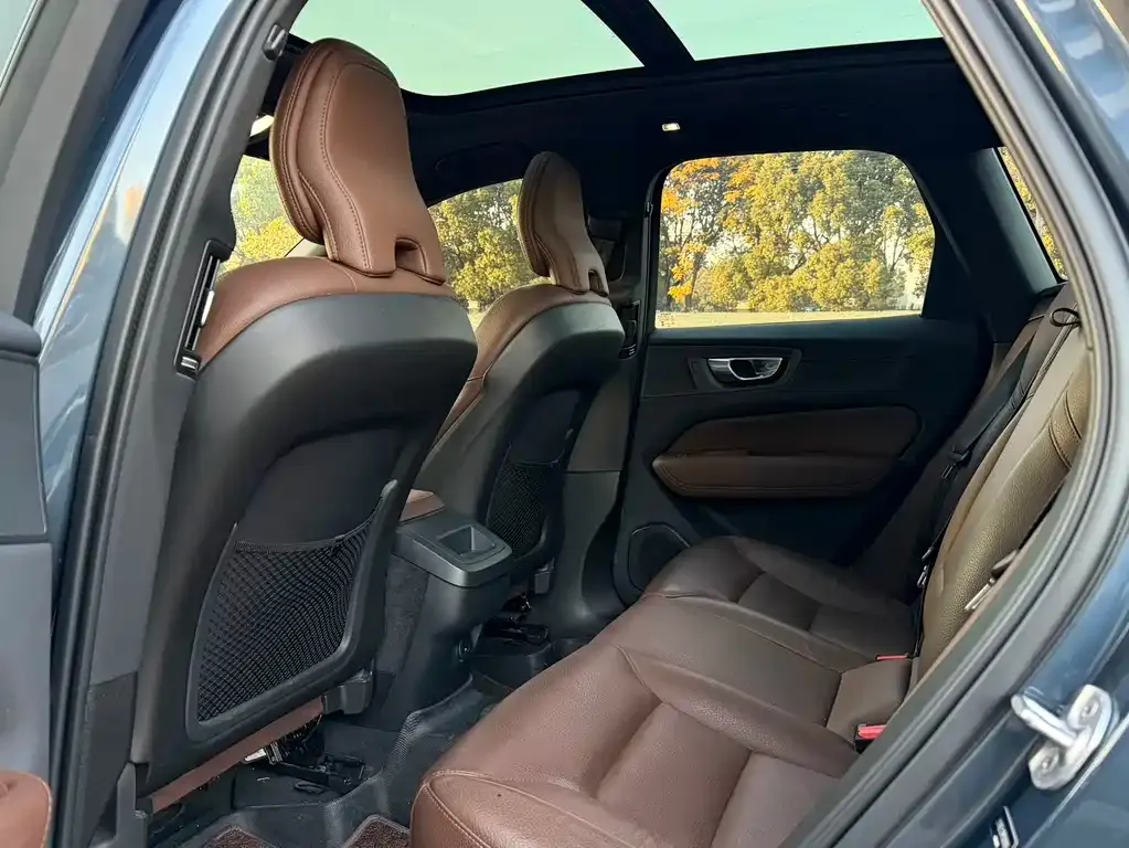 Volvo XC60 2023 из CN, фото 10
