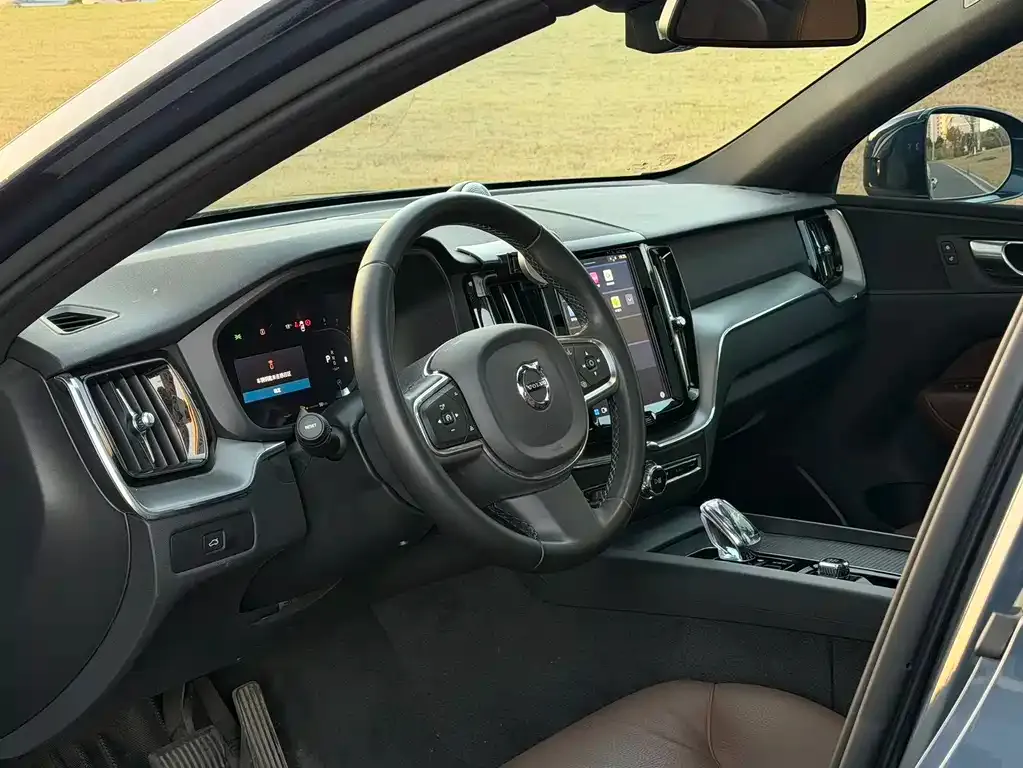 Volvo XC60 2023 из CN, фото 9