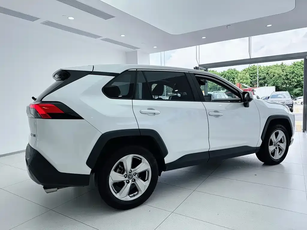 Toyota RAV4 2021 из CN, фото 8
