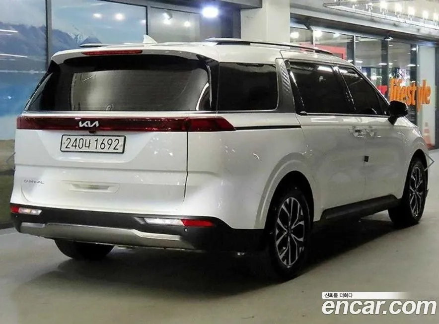 Kia Carnival — фото 4