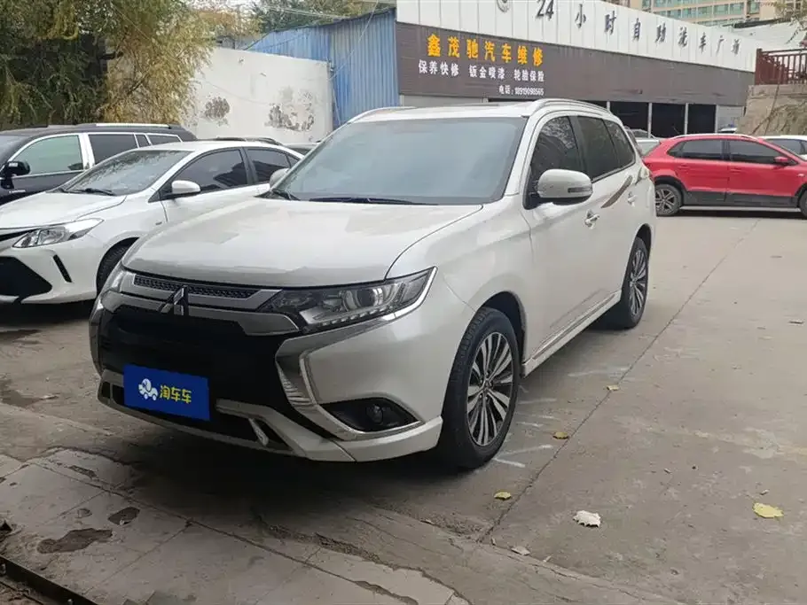 Mitsubishi Outlander 2022 из CN, фото 1