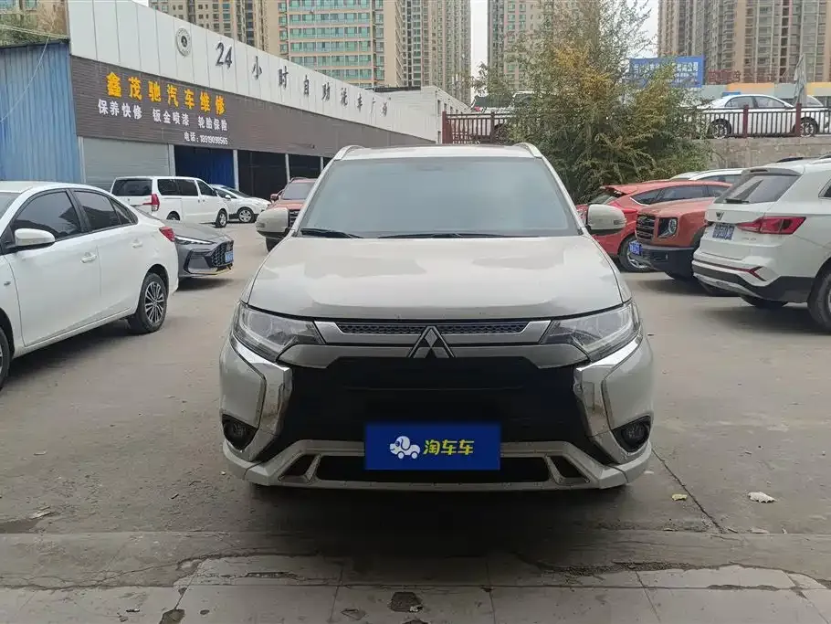 Mitsubishi Outlander 2022 из CN, фото 2