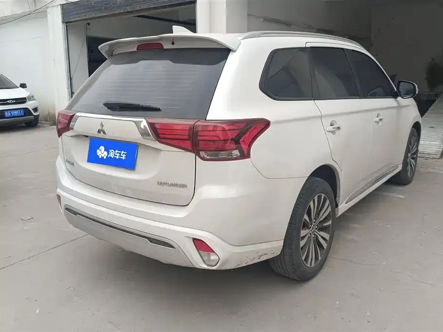 Mitsubishi Outlander 2022 из CN, фото 3