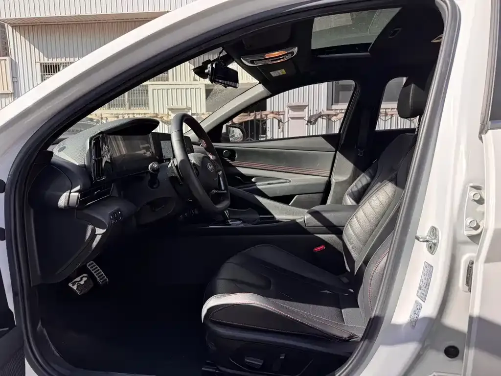 Hyundai Elantra 2022 из CN, фото 3