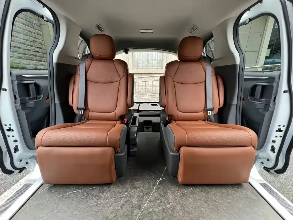 Toyota Sienna 2023 из CN, фото 7