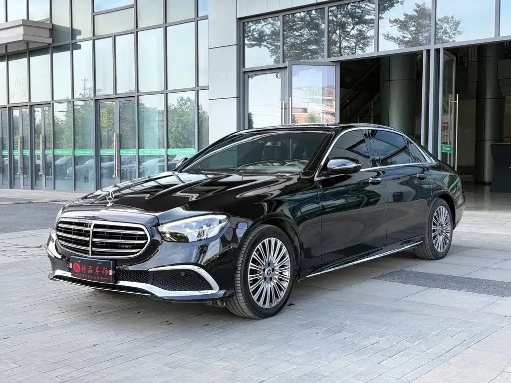 Mercedes-Benz E-Class — фото 1