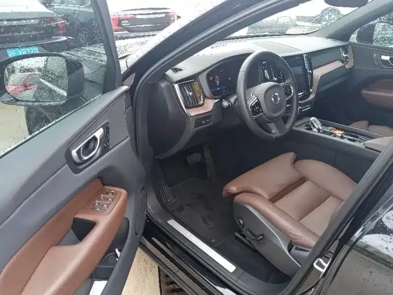 Volvo XC60 PHEV 2023 из CN, фото 5