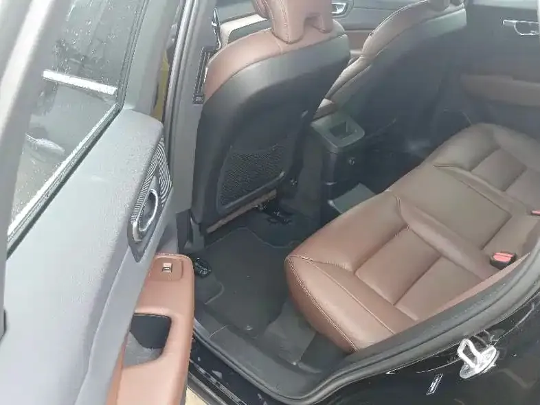 Volvo XC60 PHEV 2023 из CN, фото 7