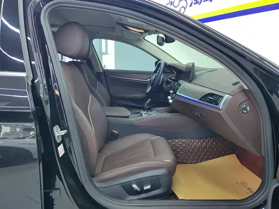 BMW 5 Series 2022 из CN, фото 8