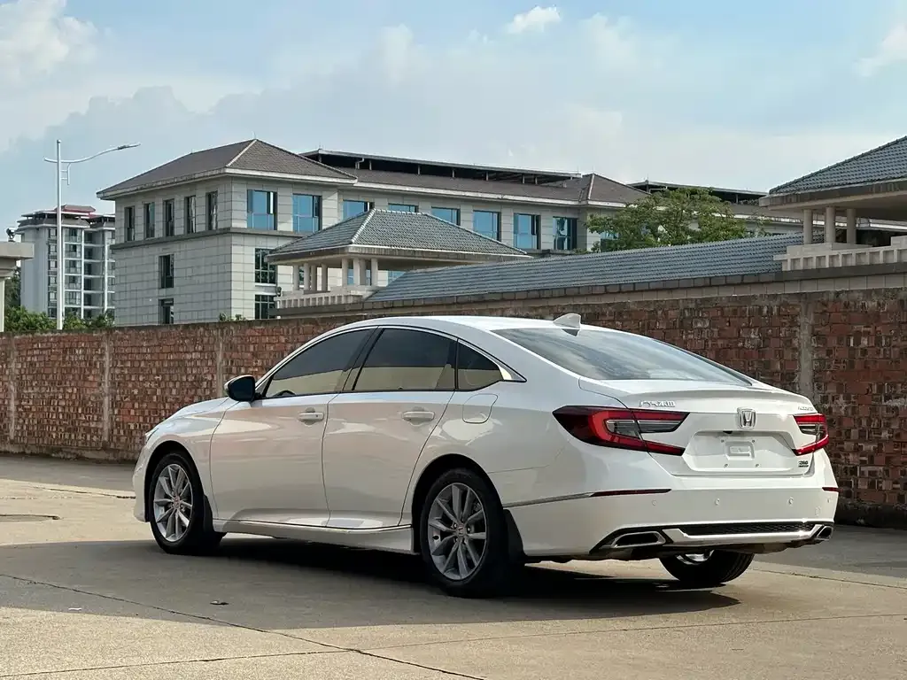 Honda Accord — фото 4