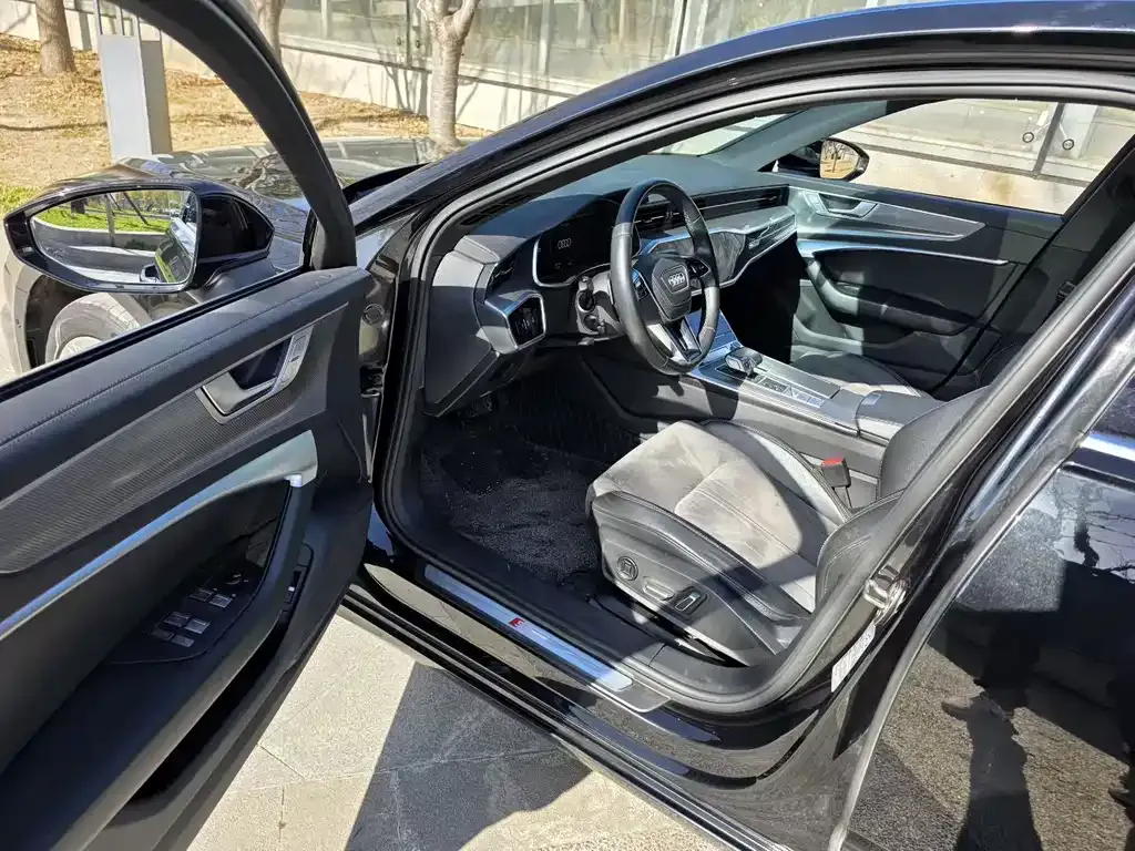 Audi A6L 2023 из CN, фото 4