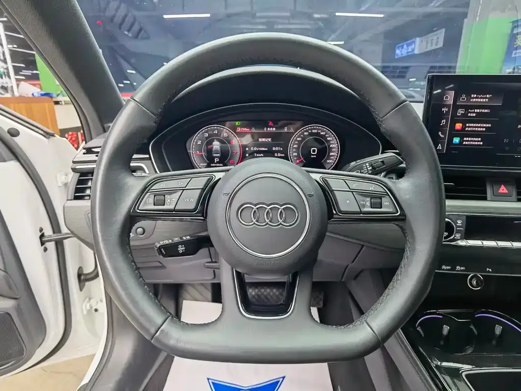 Audi A4L 2023 из CN, фото 10