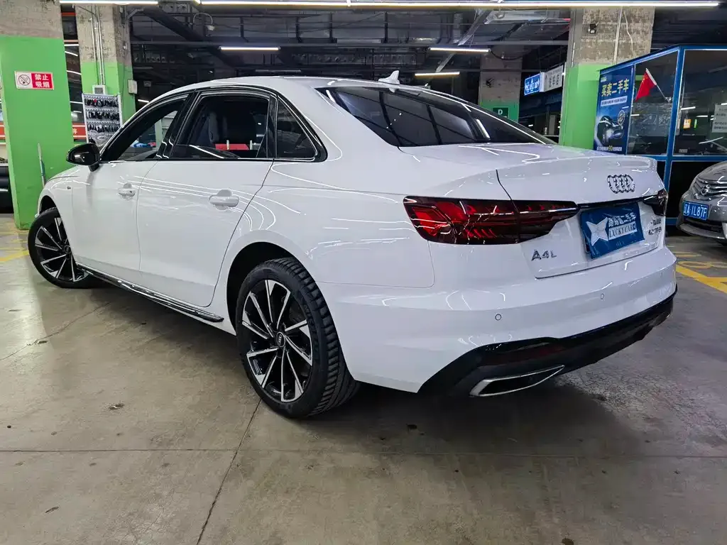 Audi A4L 2023 из CN, фото 4
