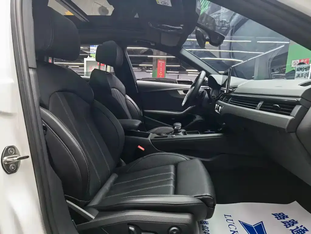 Audi A4L 2023 из CN, фото 8