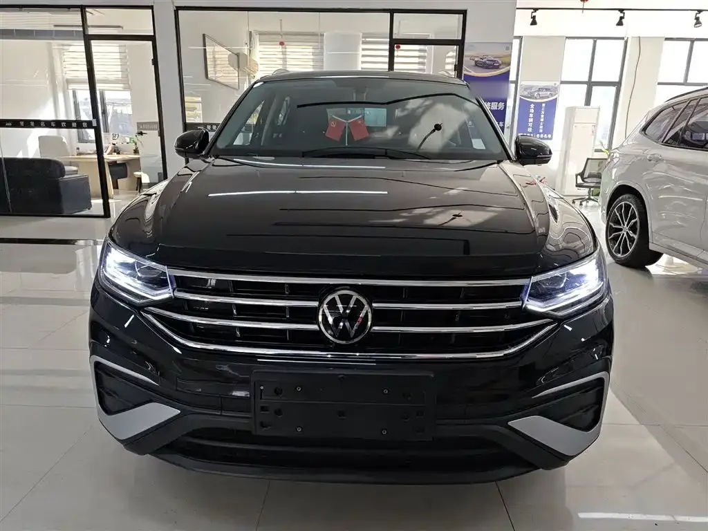 Volkswagen Tiguan L — фото 3