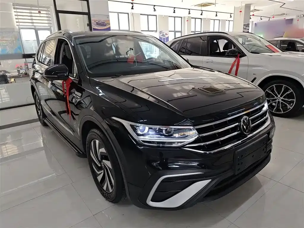 Volkswagen Tiguan L — фото 4