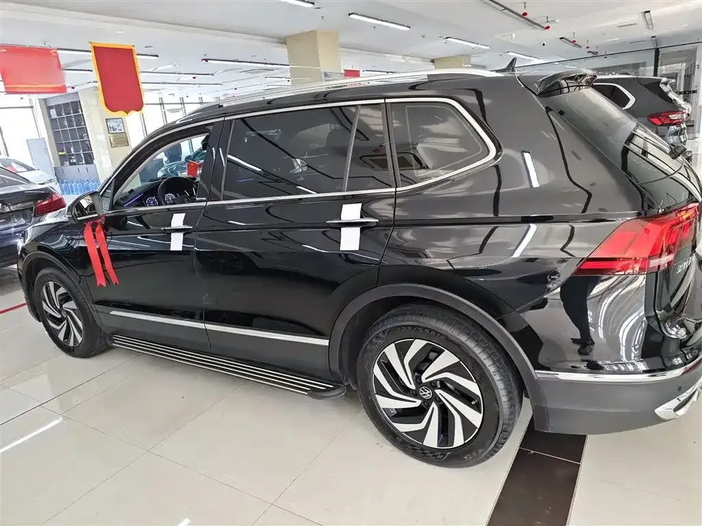 Volkswagen Tiguan L — фото 5