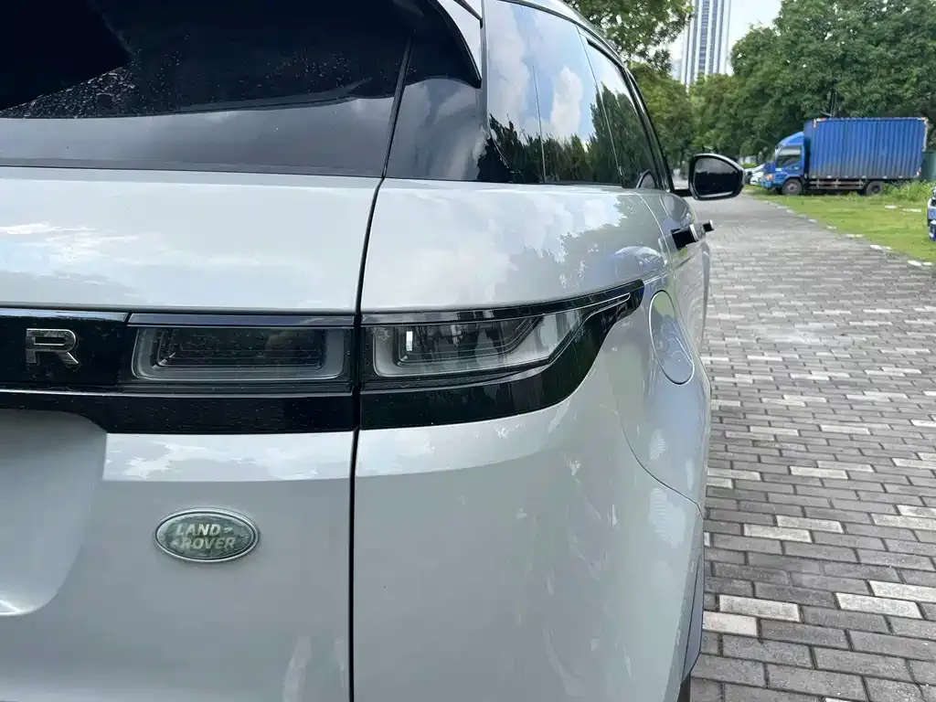 Land Rover Evoque PHEV 2023 из CN, фото 9