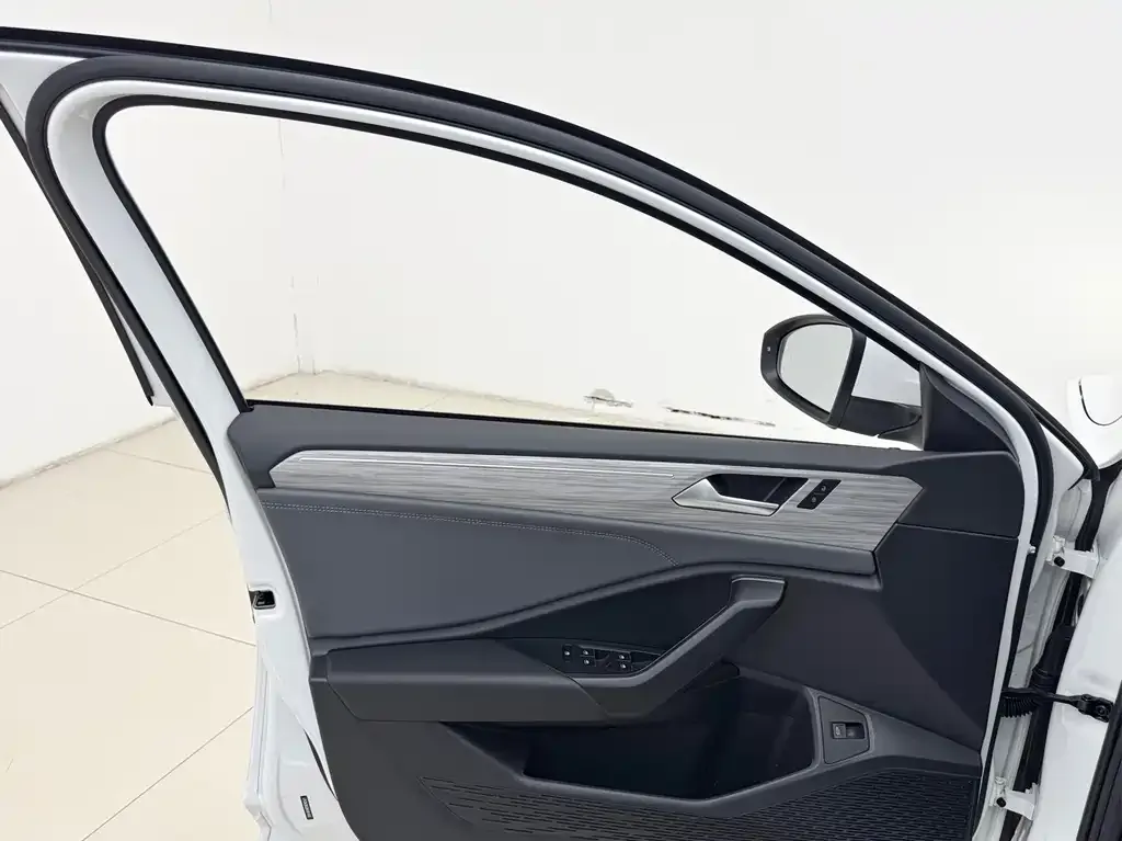 Volkswagen Sagitar 2023 из CN, фото 7