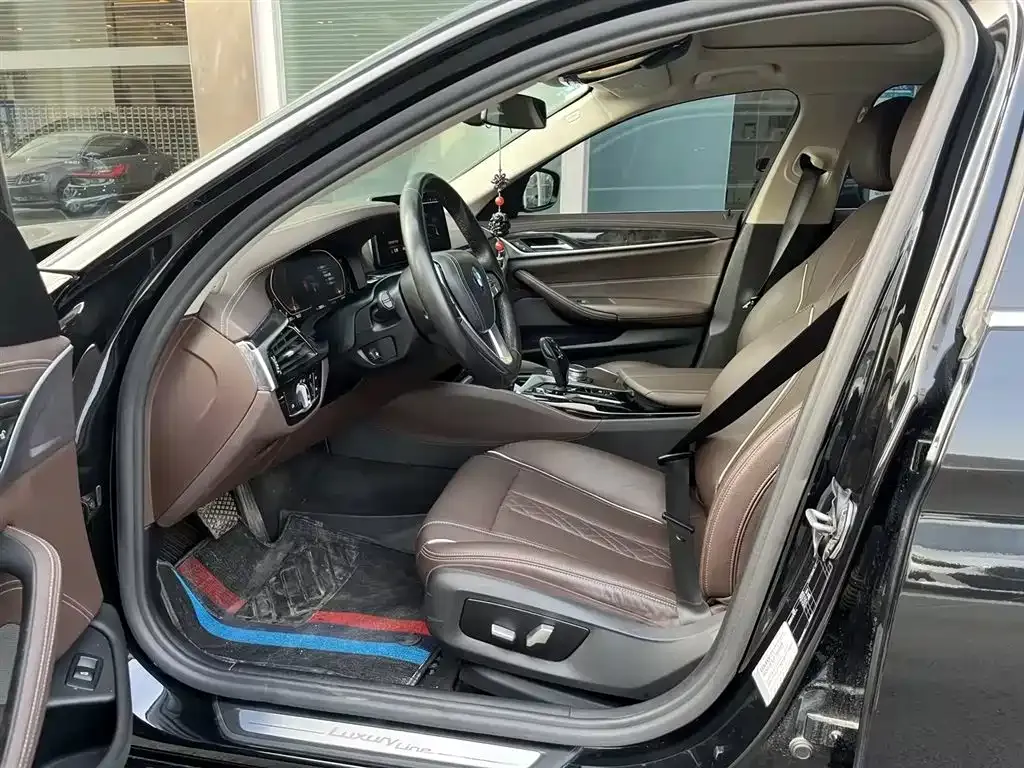 BMW 5 Series 2021 из CN, фото 5